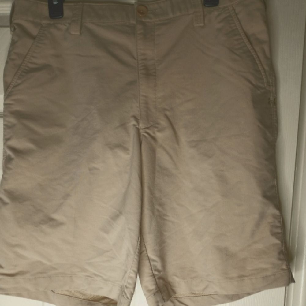 Under Armour Golf Shorts Men 36 Beige Nylon Flat Front Spandex 10" Lightweight.